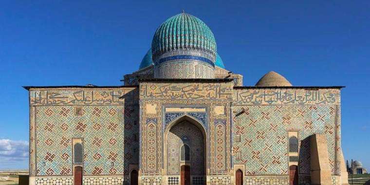 Ясауи кесенесі маңында құрылыс тоқтамай тұр. Министр не дейді?