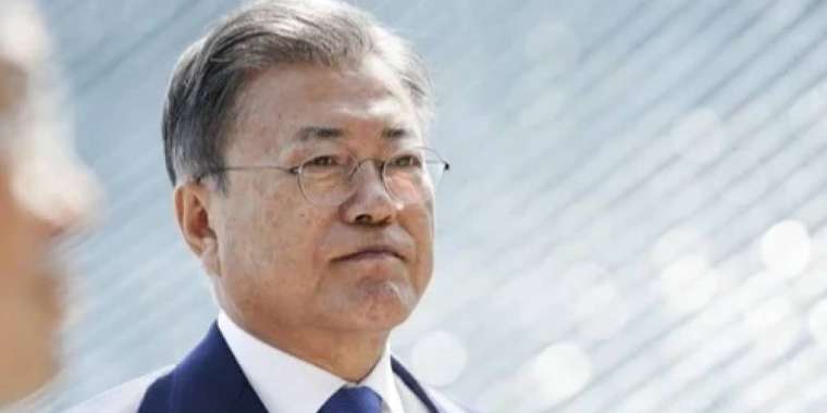 Бұрынғы президент пара алды деген күдікке ілінді