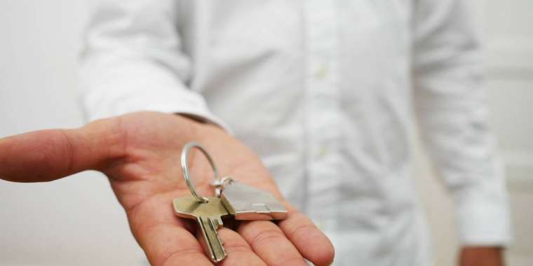 Ақмола облысында шенеунік жетім балаға арналған үйде тұрған