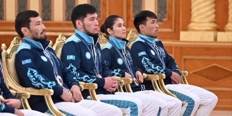 250 мың доллар: Олимпиада жүлдегерлеріне мемлекеттік сыйақы аударылды