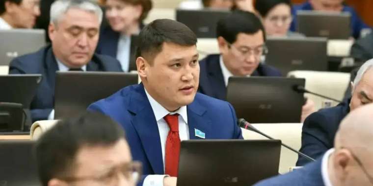 Жарақат алған Берденов жүре бастады