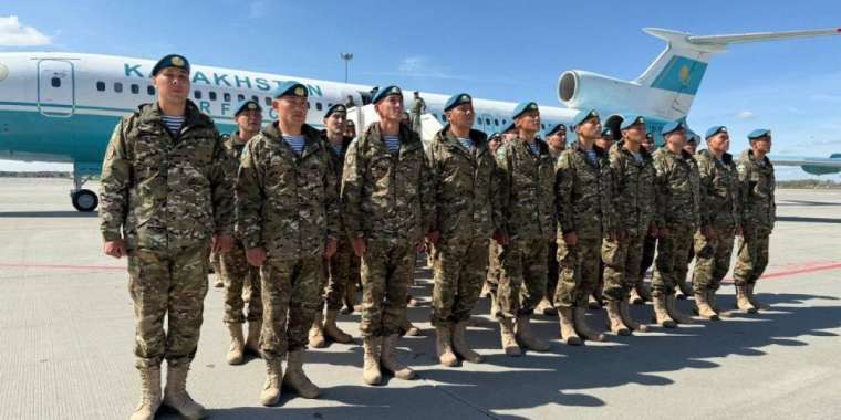 Қазақстандық десантшылар парадқа қатысу үшін Мәскеуге аттанды