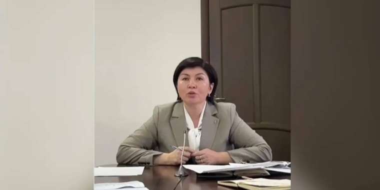 «Қаражат жинау мәселесі тоқтамай тұр». Шымкенттегі мектеп директорларына ескерту жасалды