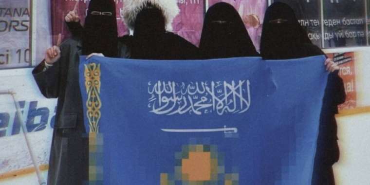 Ozon және Wildberries арабша жазу басылған Қазақстан туын сатуға арналған хабарландыруды жойды