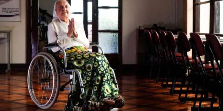 Әлемдегі ең кәрі адам көз жұмды