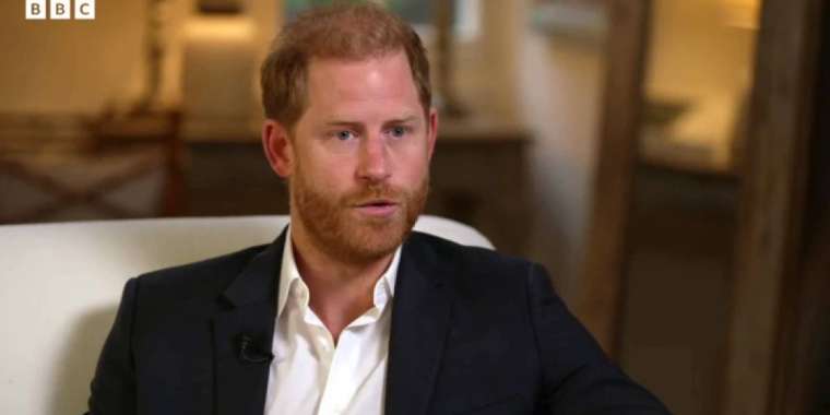 Ханзада Гарри әкесіне татуласуды ұсынды