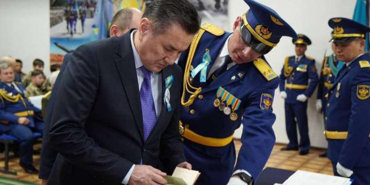 Шығыстың қалқаны: ШҚО әкімі Серебрянскіде аңызға айналған әскери бөлімде болды