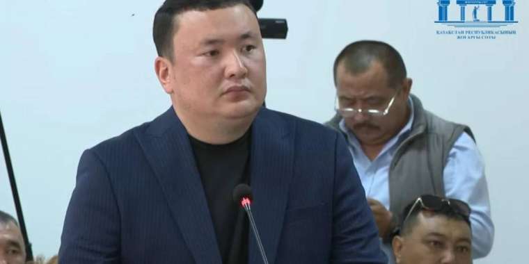 Сот отырысында Шерзат Болатқа кімнің пышақ салғанын айтты