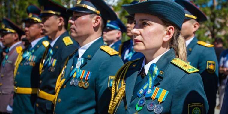 Өскеменде Сағадат Нұрмағамбетовтың ескерткішіне гүл шоғын қою рәсімі өтті