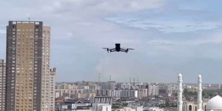 Астанада әскери шеруді терезеден көргісі келген тұрғынға ескерту жасалды