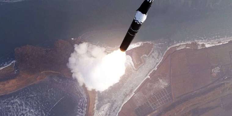 Солтүстік Корея Жапон теңізіне белгісіз зымыран ұшырды