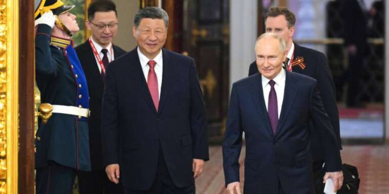 Мәскеуде Путин мен Си Цзиньпин кездесті