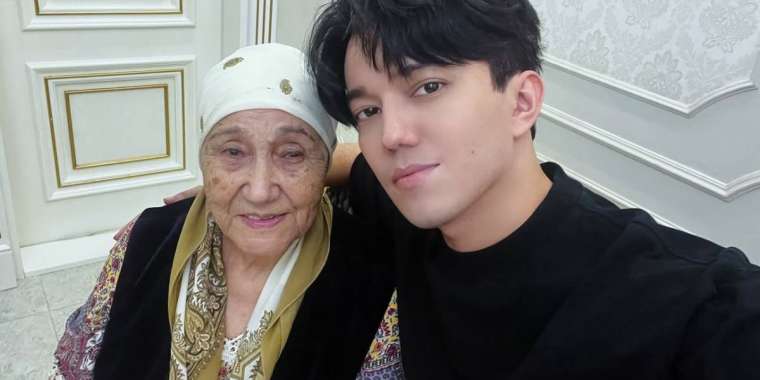 Димаш Құдайберген анасының жанкүйерлерге жолдаған аманатын жеткізді