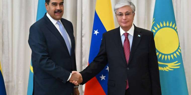 Тоқаев Венесуэла президентін Қазақстанға мемлекеттік сапармен келуге шақырды 