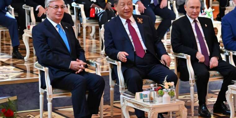 Тоқаев Жеңістің 80 жылдығына арналған мерекелік концертті тамашалады