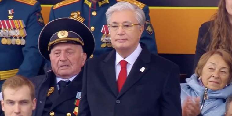 Мәскеудегі шеруде Қазақстан қарулы күштерінің сарбаздары сап түзеді