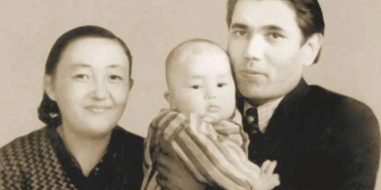 «Қисапсыз баюдың жақсылыққа апармайтынын айтатын...». Тоқаев анасы туралы жазба жариялады