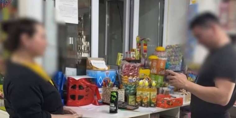 “Көз тиюден” арыламын деген сатушы алаяққа тап болды