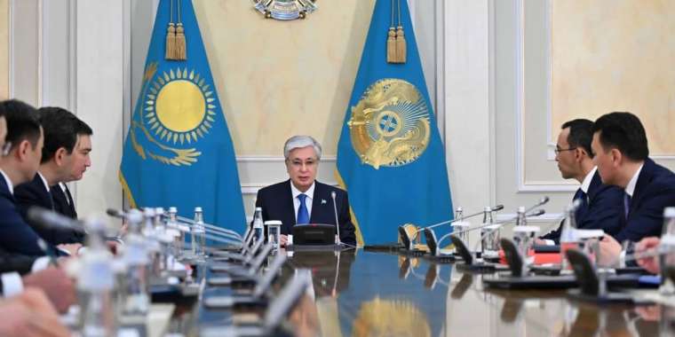 Тоқаев көлік саласындағы кемшіліктер үшін Марат Қарабаевқа сөгіс берді