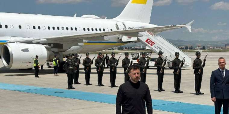 Зеленский Анкараға жетті