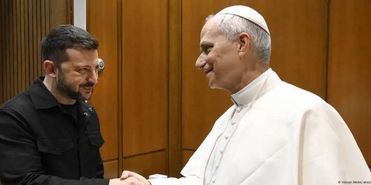 Зеленский Рим Папасымен кездесті