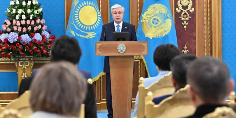 Тоқаев мәдениет және өнер қызметкерлерін марапаттады