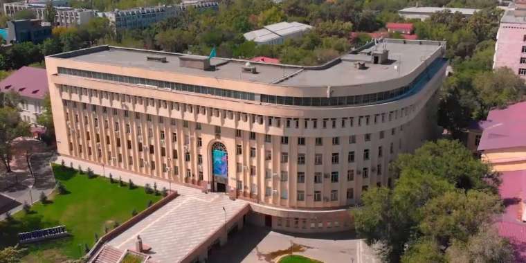 "Қыздар ер адамдарға иіліп сәлем беруі керек" деген кеңес берілді: Министрлік бұған не дейді?