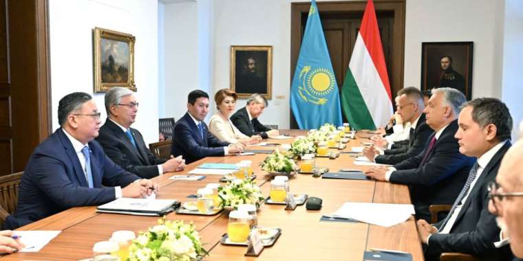 Тоқаев Мажарстан Премьер-министрімен келіссөз жүргізді