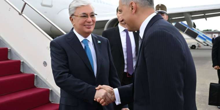 Тоқаев Будапештке жетті