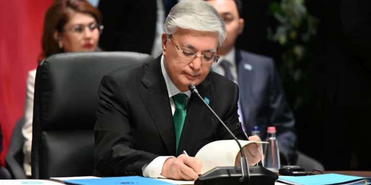 Президенттер саммитте бірнеше құжатқа қол қойды