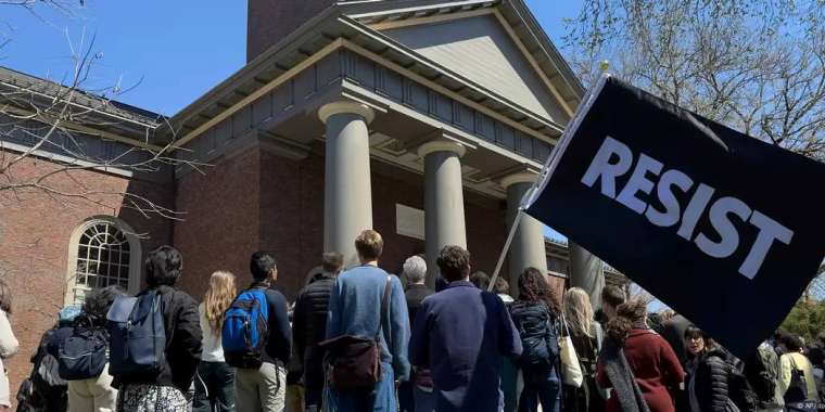 Гарвард университетіне шетелдік студенттерді қабылдауға тыйым салынды