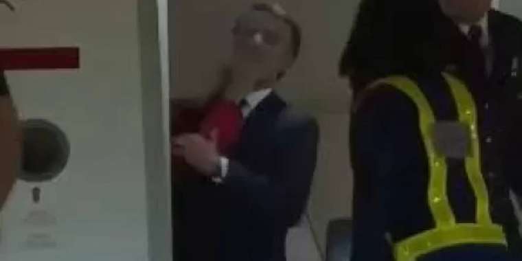 Макрон жұбайымен болған жағдайға қатысты түсініктеме берді