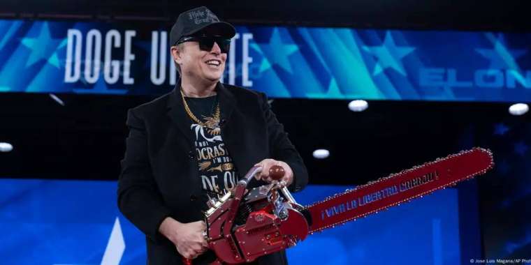 Илон Маск мемлекеттік қызметтен кетті