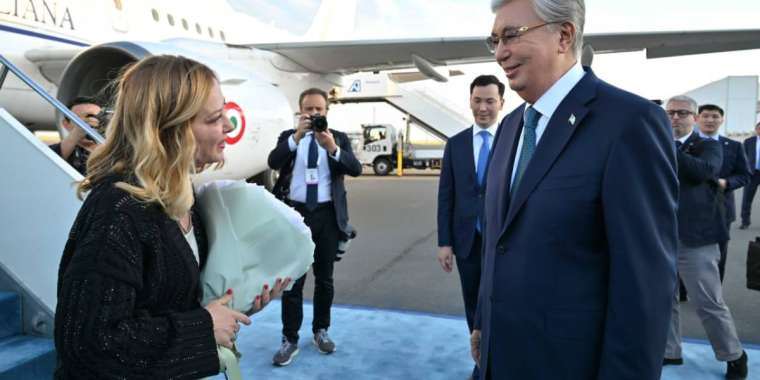 Тоқаев Италия Премьер-министрін әуежайдан қарсы алды