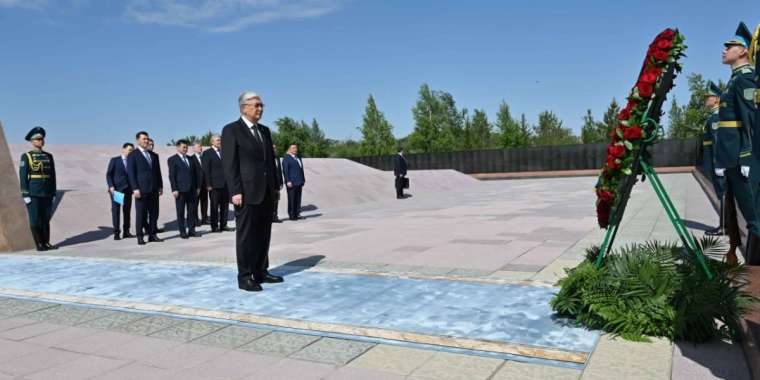 Тоқаев саяси қуғын-сүргін құрбандарына тағзым етті