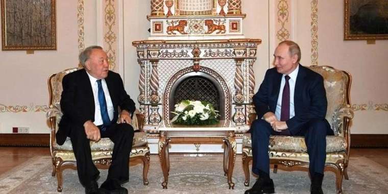 Назарбаев пен Путинді не байланыстырады?  Айдос Үкібай жауап берді