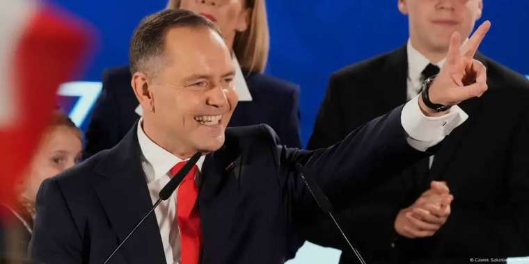 Польшадағы президент сайлауында консерватор Навроцкий жеңіске жетті