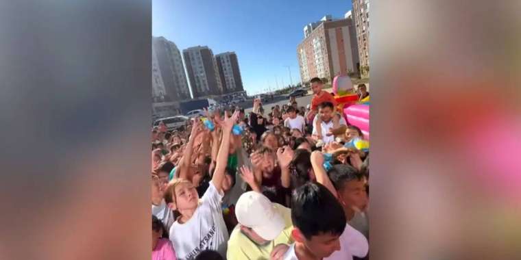 Шымкентте тегін балмұздақ таратқан кәсіпкер қамалды