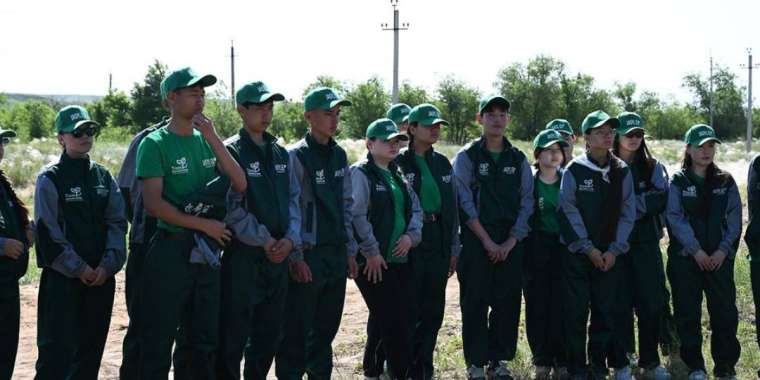 Жастар жасыл желектерге күтім жасауды үйренді