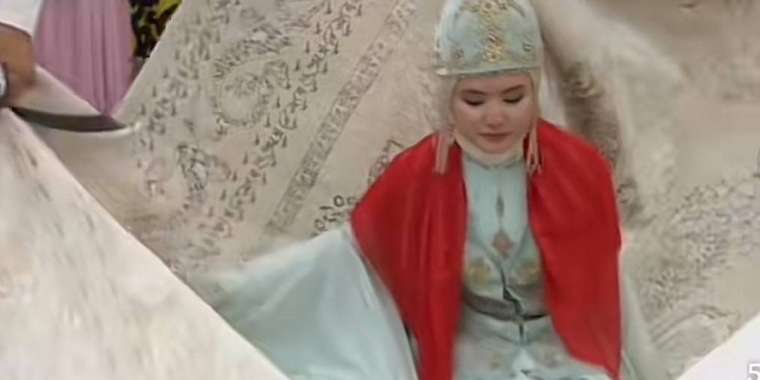 «Кілем үстінде шығарып салу»: Сәкен Майғазиевтің келіні желіде сынға ұшырады