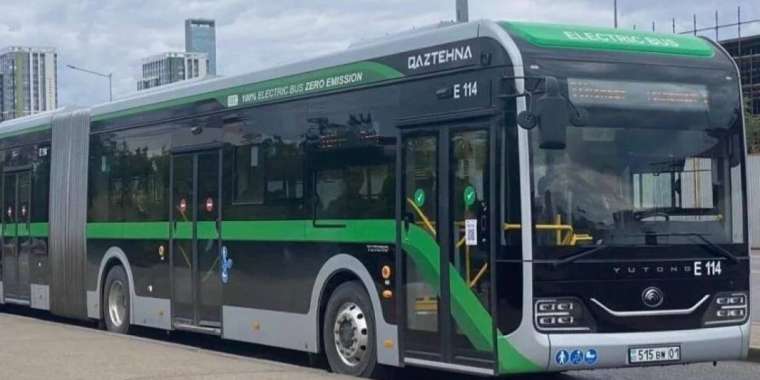 Автобус апатында 2 аяғынан айырылған қыздың отбасына баспана беріледі