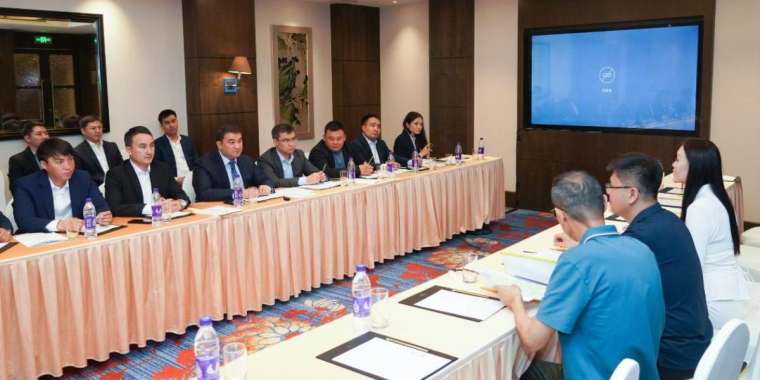 Түркістан облысының әкімі Бейжіңде ірі компания басшыларымен кездесті