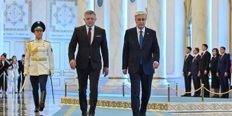 Тоқаев Словакия Премьер-министрін Ақордада қарсы алды