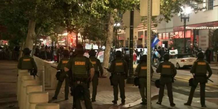 Лос-Анжелестегі наразылықтар соңы жаппай тонауға, тұтқындауға ұласты