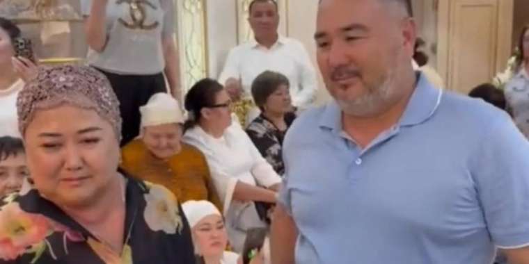 Ситтер теңізі Үлкен кеуделердің жетілген фотосуреттері