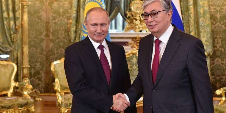Қасым-Жомарт Тоқаев Путинді Ресей күнімен құттықтады