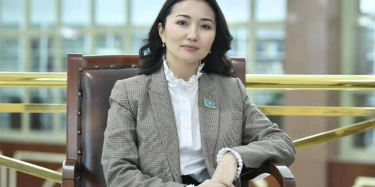 Ақын Мақпал Мыса «Жастар театры» директорының орынбасары қызметіне тағайындалды