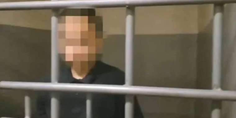 Ер адам екі дәрігерді соққыға жықты