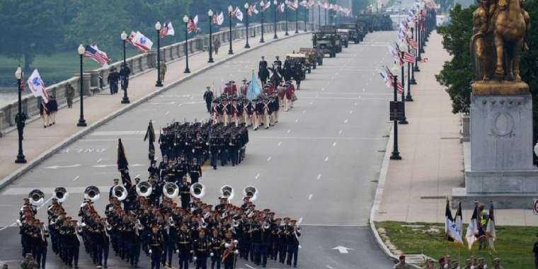 Трамптың туған күнінде АҚШ-та жаппай наразылық өтті