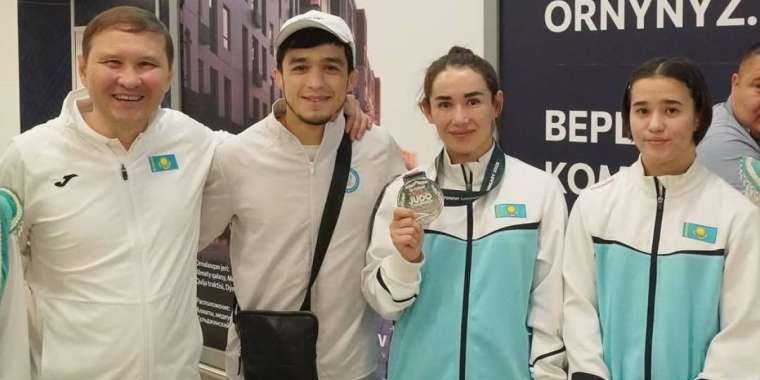 Алматы жұрты Әбиба Әбужақынованы құрметпен күтіп алды